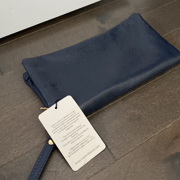 New, never worn navy blue Marlin Firenze leather wristlet/clutch. - Picture 4 of 7